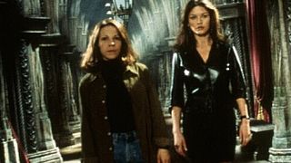 82. Призрак дома на холме (1999)