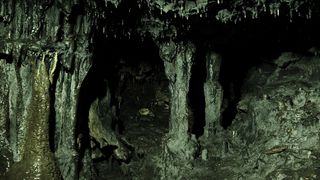 43. Пещера (2013)